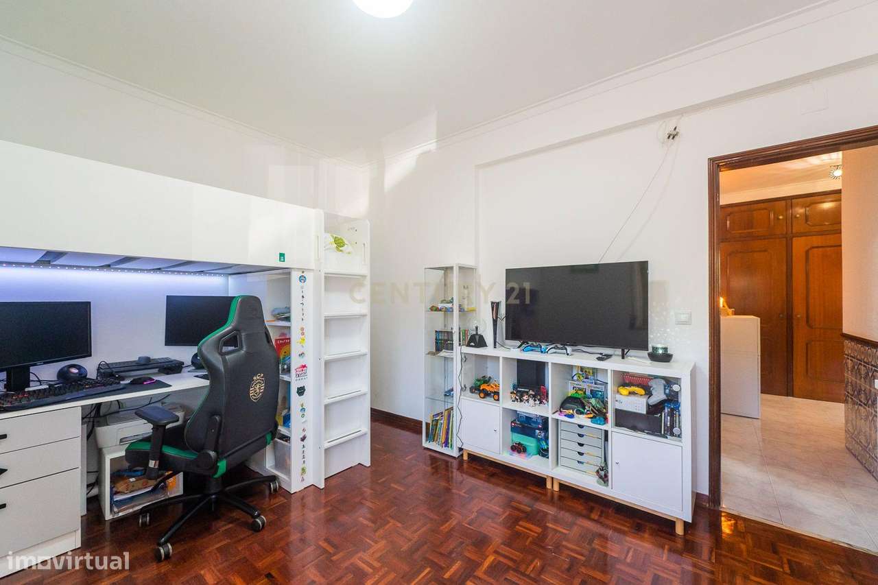 Apartamento T2 em bom estado, parcialmente remodelado-31