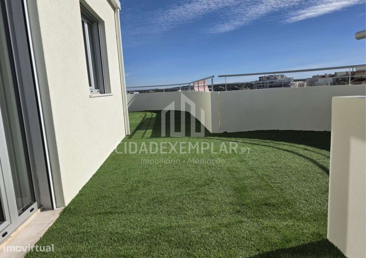 Luxuoso Penthouse T2 Totalmente Remodelado – Portimão, Algarve-22