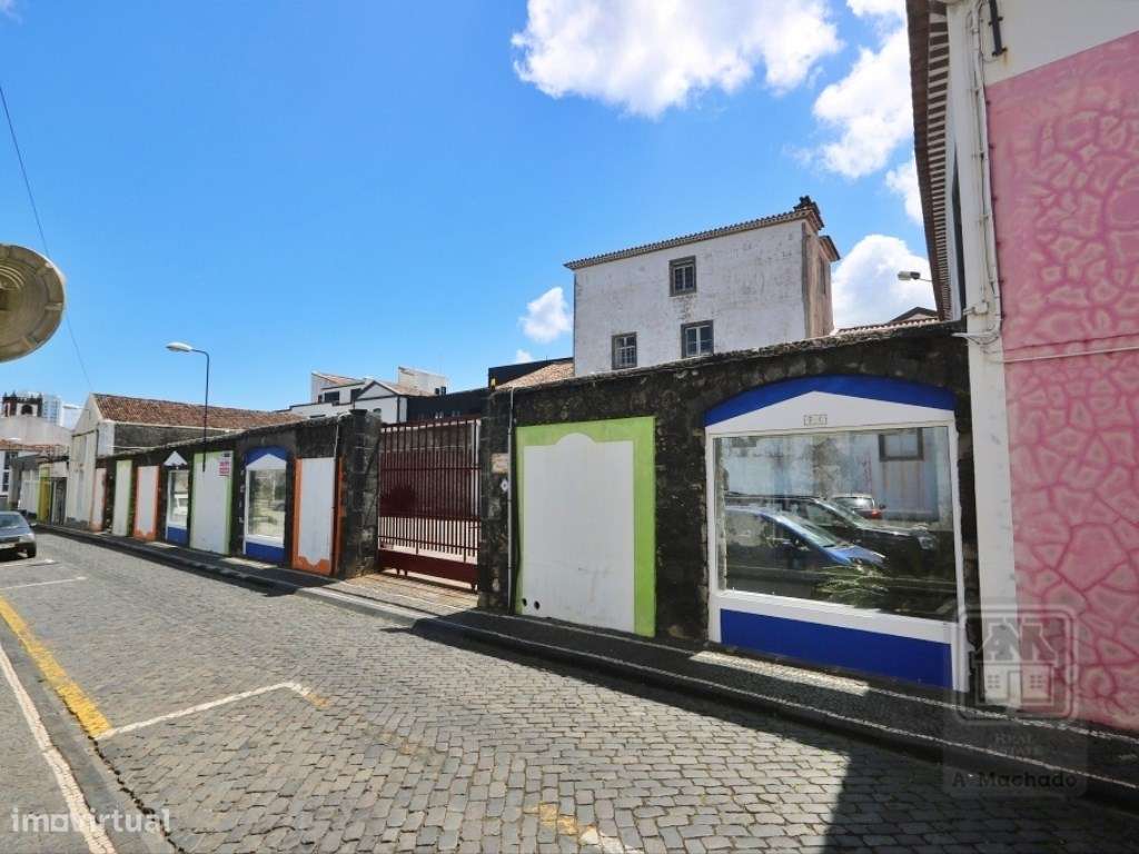 VENDA de AMPLO EDIFÍCIO/PRÉDIO no Centro Histórico de Ponta Delgada... - Grande imagem: 3/40