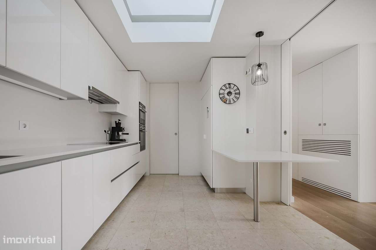 Moradia T4 com Piscina e Terraços Panorâmicos, Parede-15