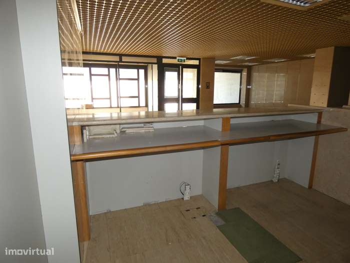 Loja no Centro de A dos Cunhados  com 215 m² - Grande imagem: 5/23