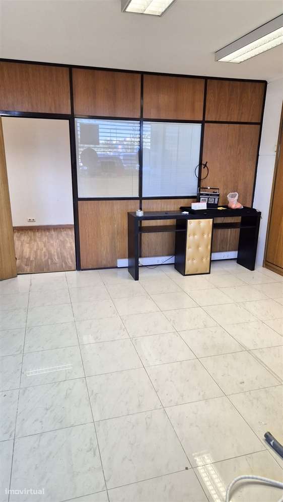 Loja 45 m² com montra | Junto ao metro | Estacionamento fácil - Grande imagem: 3/12