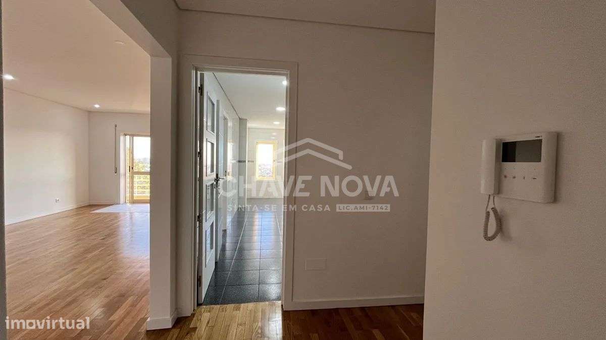 T2+1 Renovado na Madalena | Último Piso com Vista Mar e Box Privativa-17