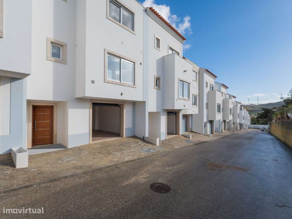 MORADIAS T2+1 e T3+1 GARAGEM E JARDIM, BELAS-7