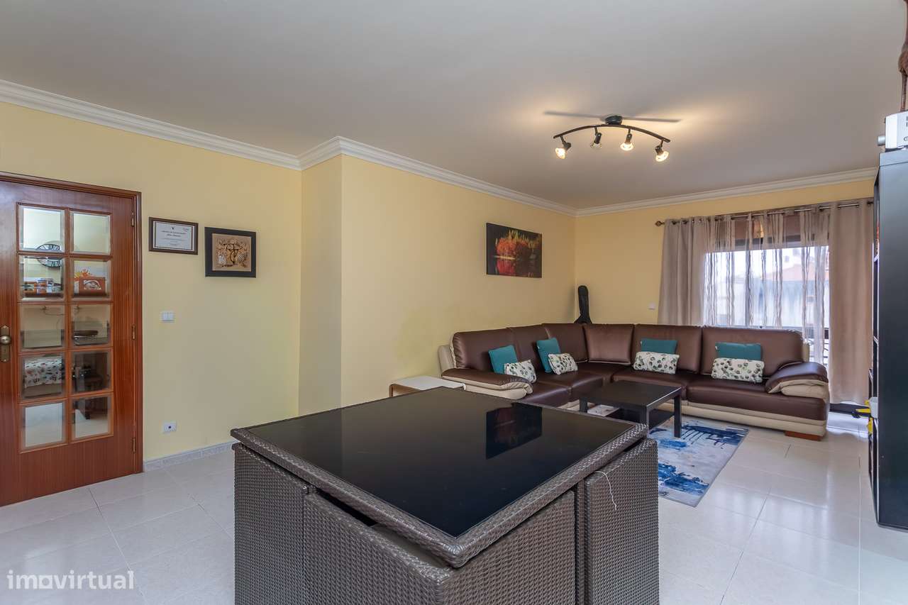 Excelente T2 na Tapada das Mercês - Grande imagem: 4/24