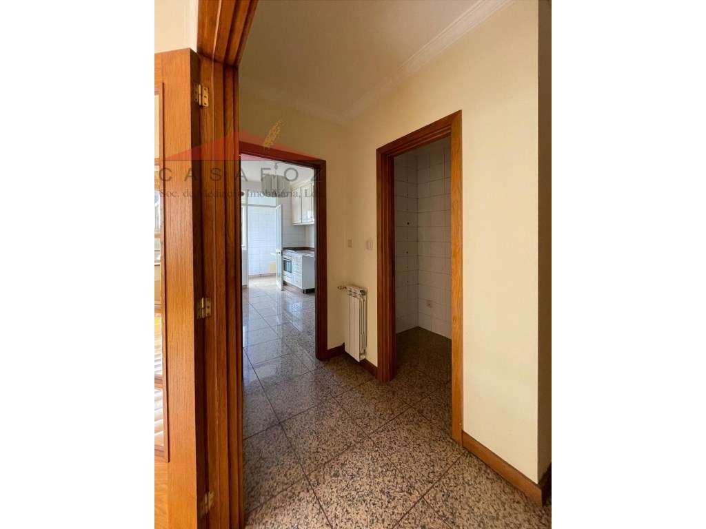 Venda Apartamento T2 em ótimo estado na Rua Lidador-14