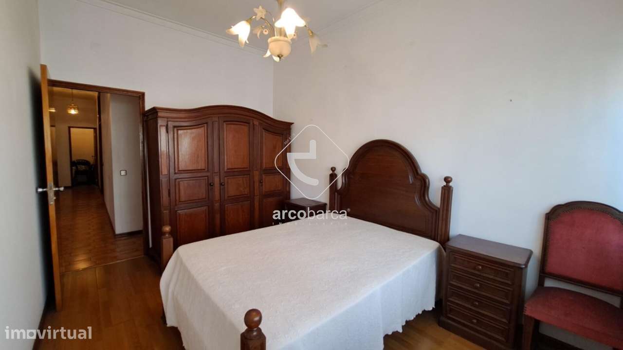 Apartamento com Terraço 40m2 de uso privado - T2+1-centro vila - Arcos-12