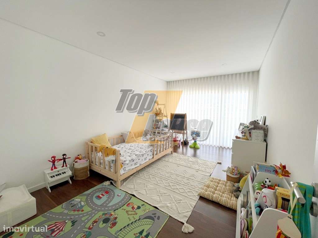 Moradia Isolada T4+1 com piscina-22