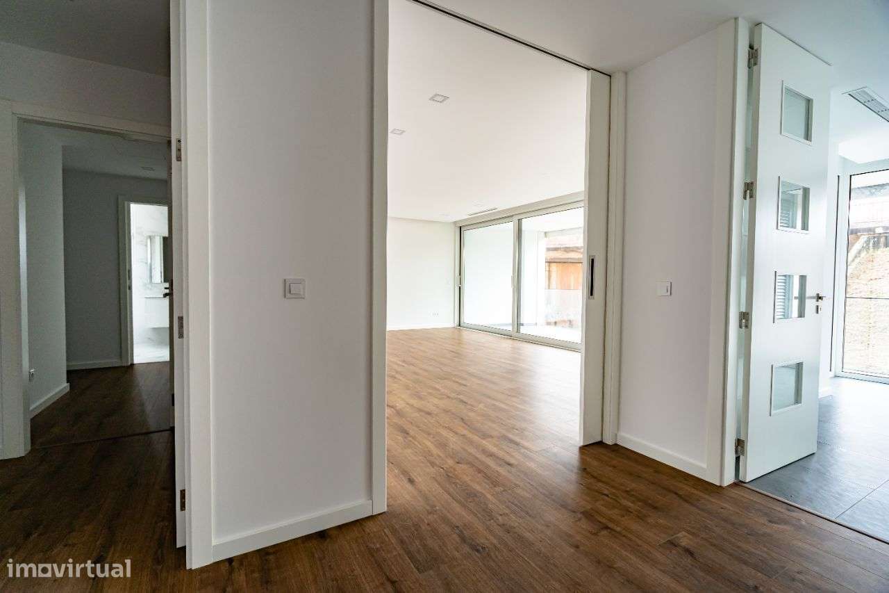 Apartamento T2 em Coimbra (Vale das Flores) - Grande imagem: 1/15