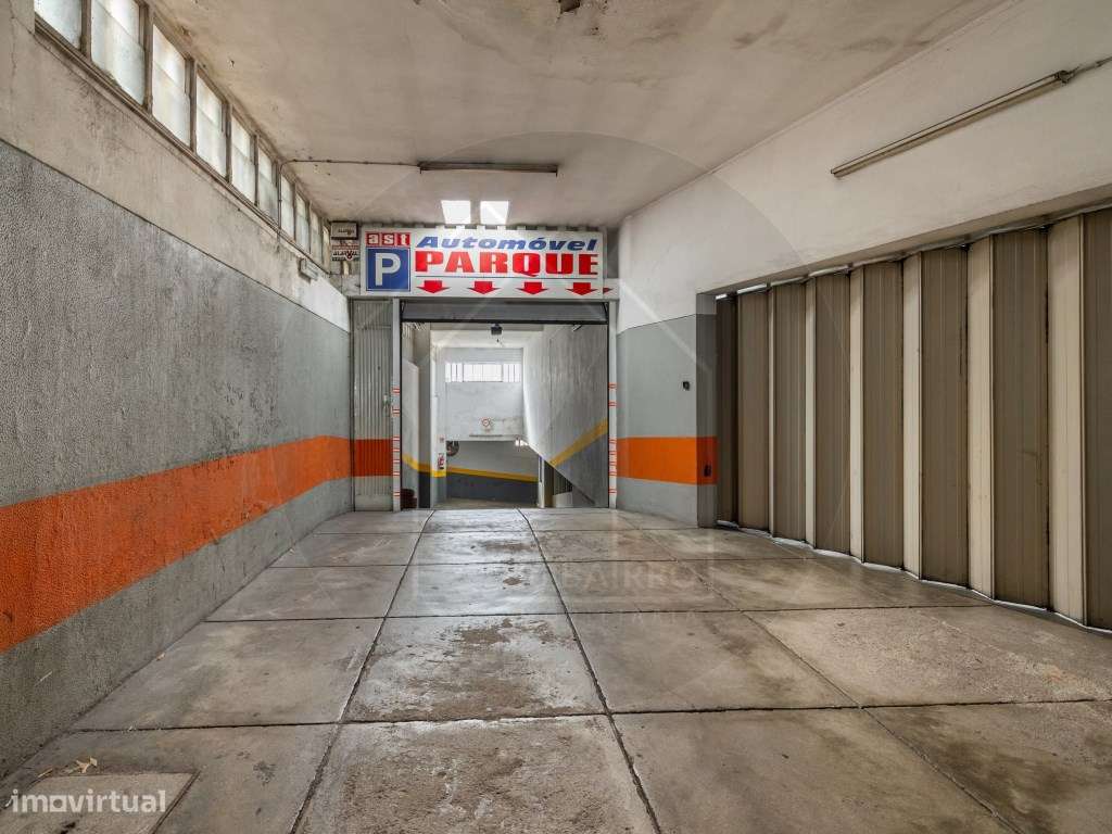 Parque de Estacionamento com 53 Lugares | Investimento Seguro | Porto - Grande imagem: 2/27