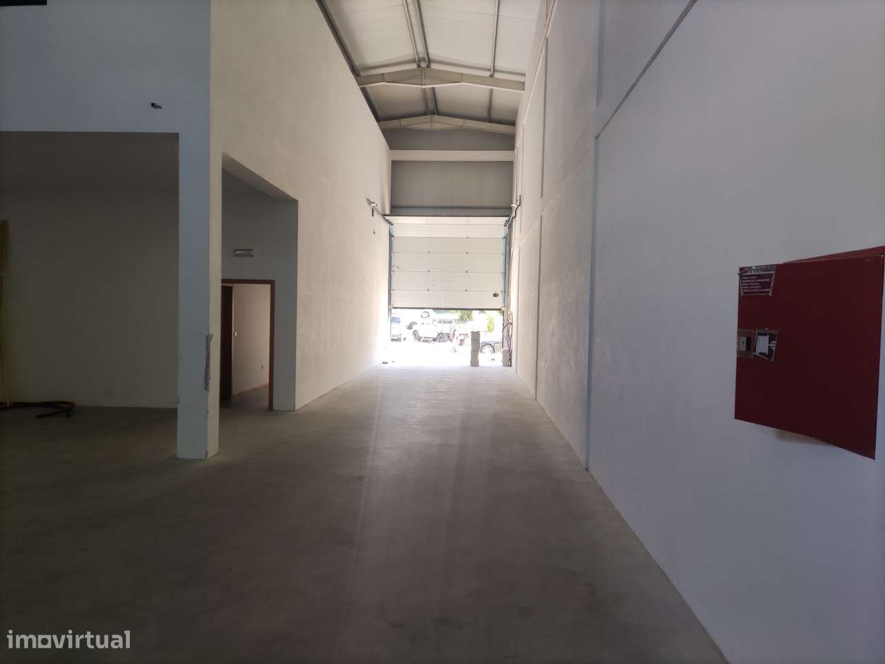 Armazém na Zona Industrial do Socorro - Grande imagem: 3/18
