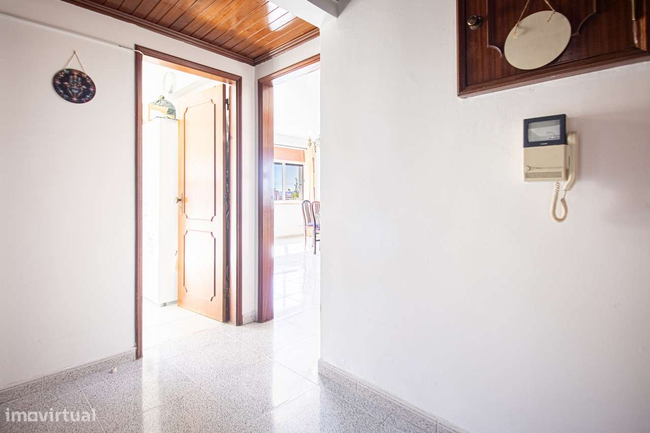 Apartamento T3 c/ 2 WCs e Sala c/ Lareira em Monte Abraão, Sintra-4