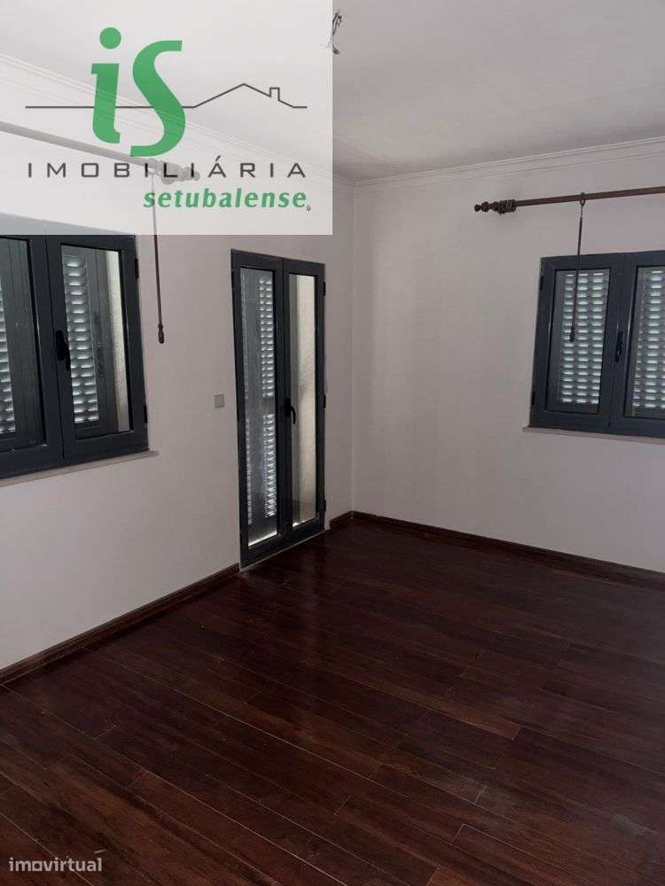 MORADIA T6 À VENDA EM  ALMADA COM GARAGEM-7