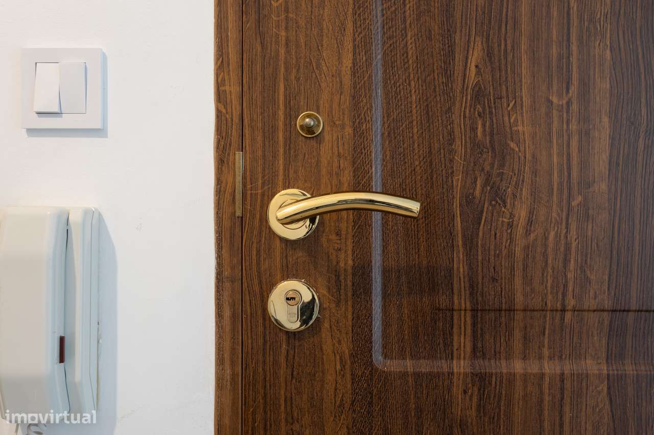 APARTAMENTO T2 EM MASSAMÁ-22