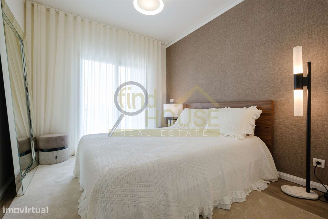 Vende-se T2 remodelado com garagem e arrecadação com vista para o jard-19