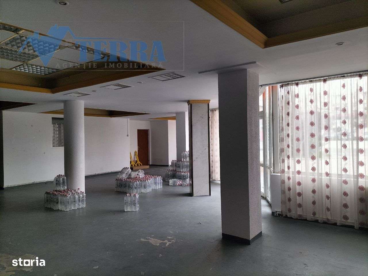 Vând / închiriez spaţiu de birouri sau comercial, Mioveni - bdl. Dacia-13