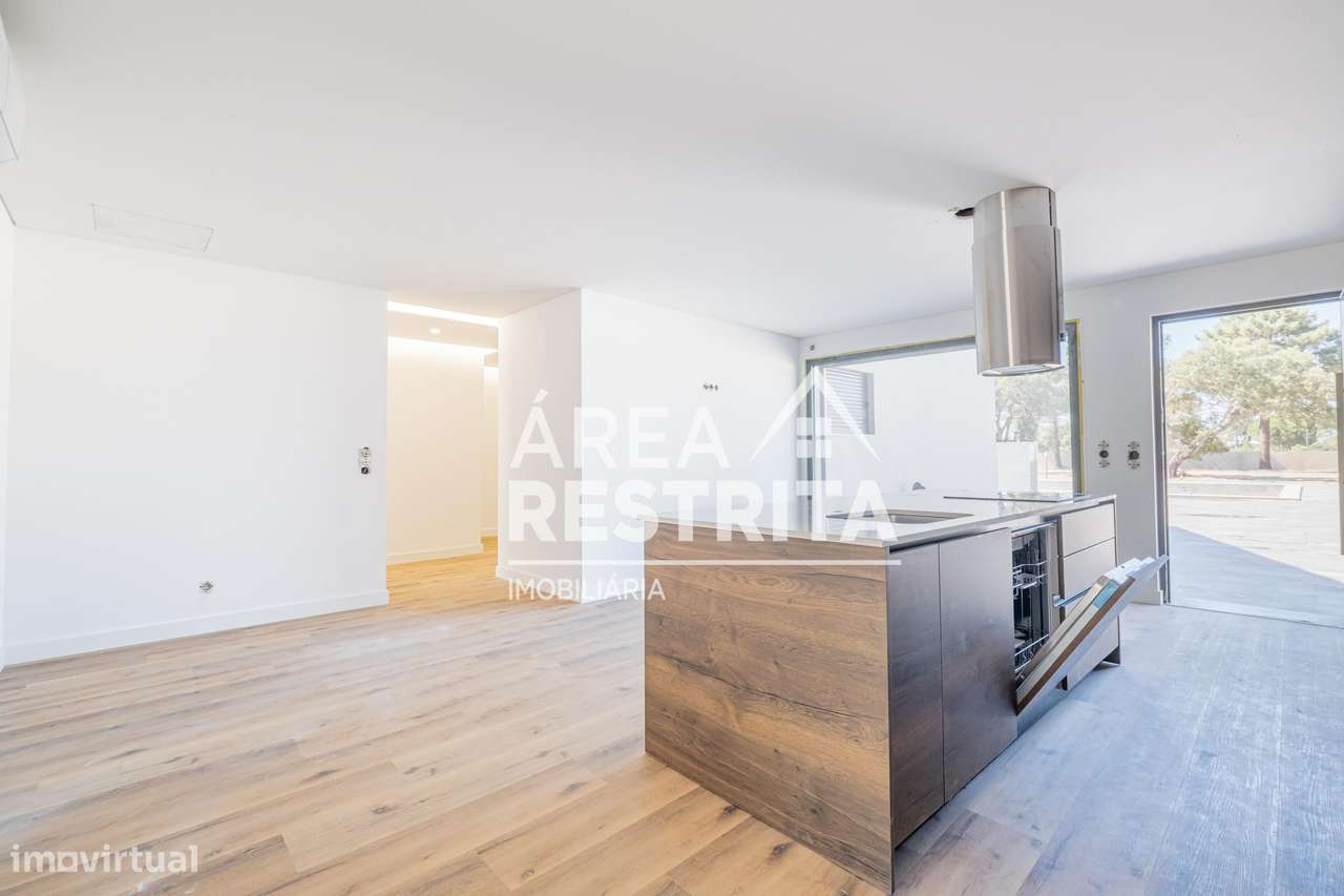 Moradia T5 de Luxo, num terreno de 5.239 m² na Quinta do Anjo - Grande imagem: 3/43