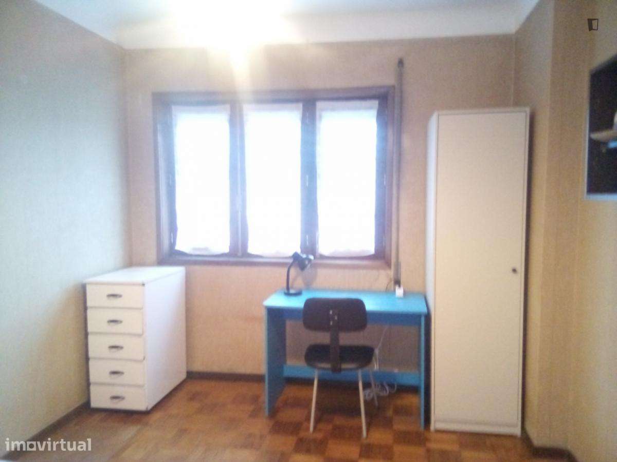 Quarto - localizado em Vila nova de gaia - Grande imagem: 4/10