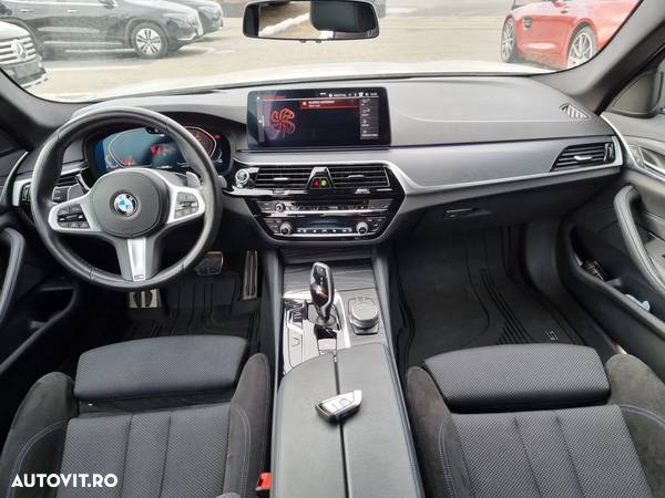 BMW Seria 5 520i MHEV - 33