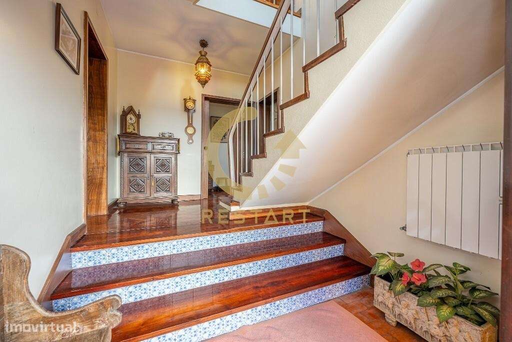 Moradia T5 com piscina e amplo terreno na Avenida de Francelos | Vila-32