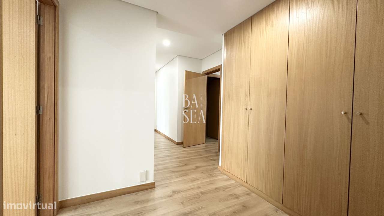 Apartamento T4 em  Nogueiró com uma box para 2 carros .-10