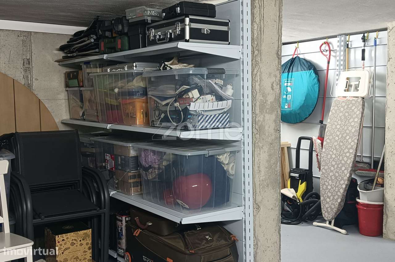 Moradia Térrea Semi- nova com piscina-29