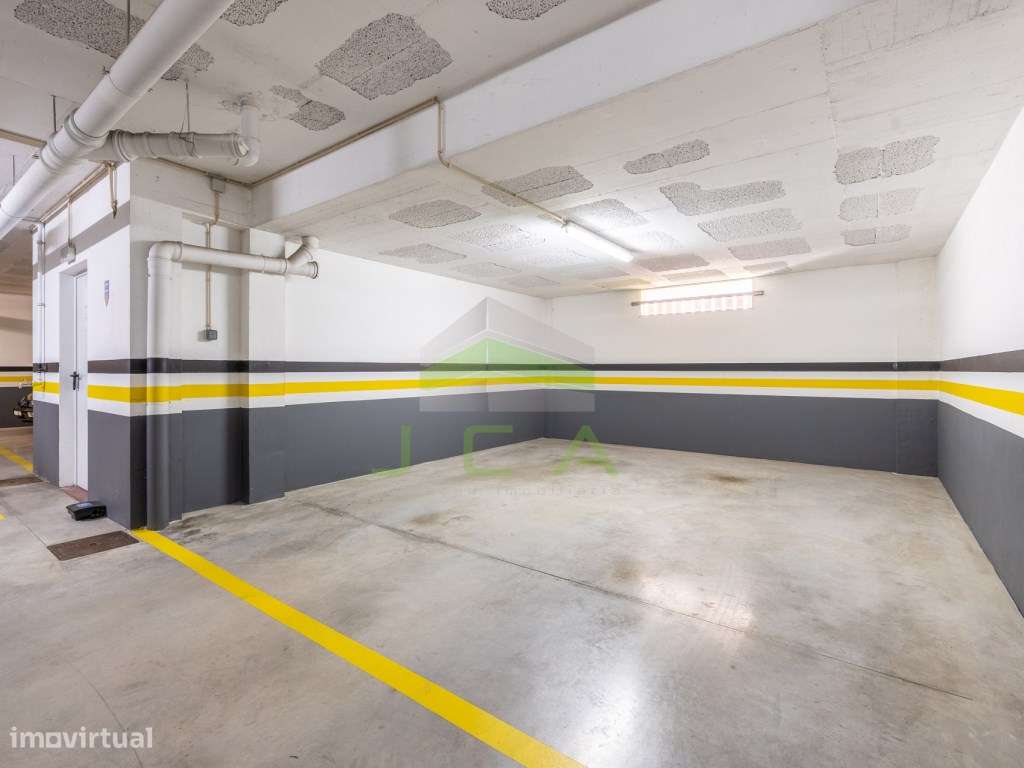 Apartamento T4 com terraço e piscina-40