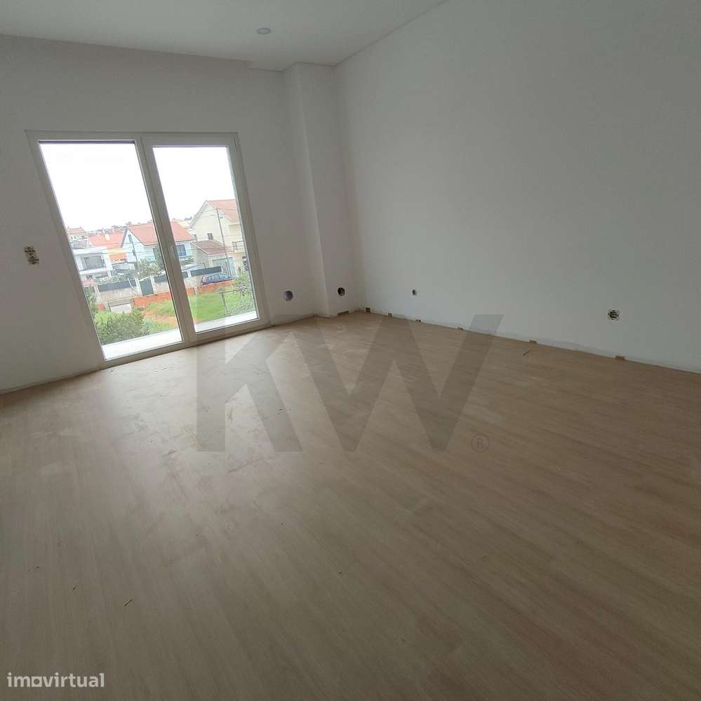 MORADIA TRIPLEX T4 GEMINADA COM ESPAÇO EXTERIOR - Grande imagem: 2/27