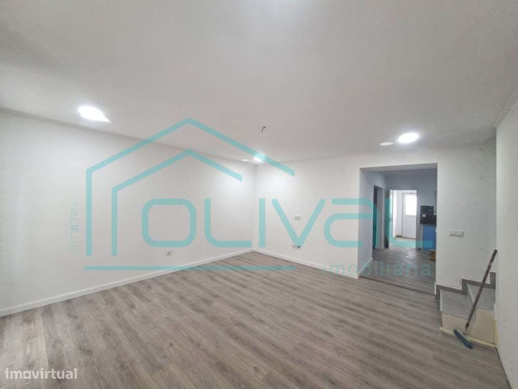Moradia T3 totalmente remodelada no centro de Salvaterra de Magos-7