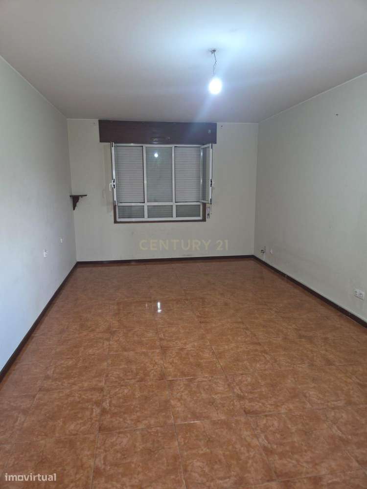 T2 com Grande Potencial na Póvoa de Varzim e Excelente Preço-30
