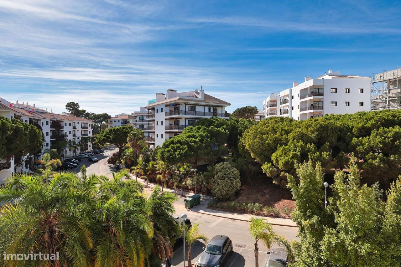 T2 a 500 m da Praia da Falésia com Garagem e Piscina | Albufeira-26