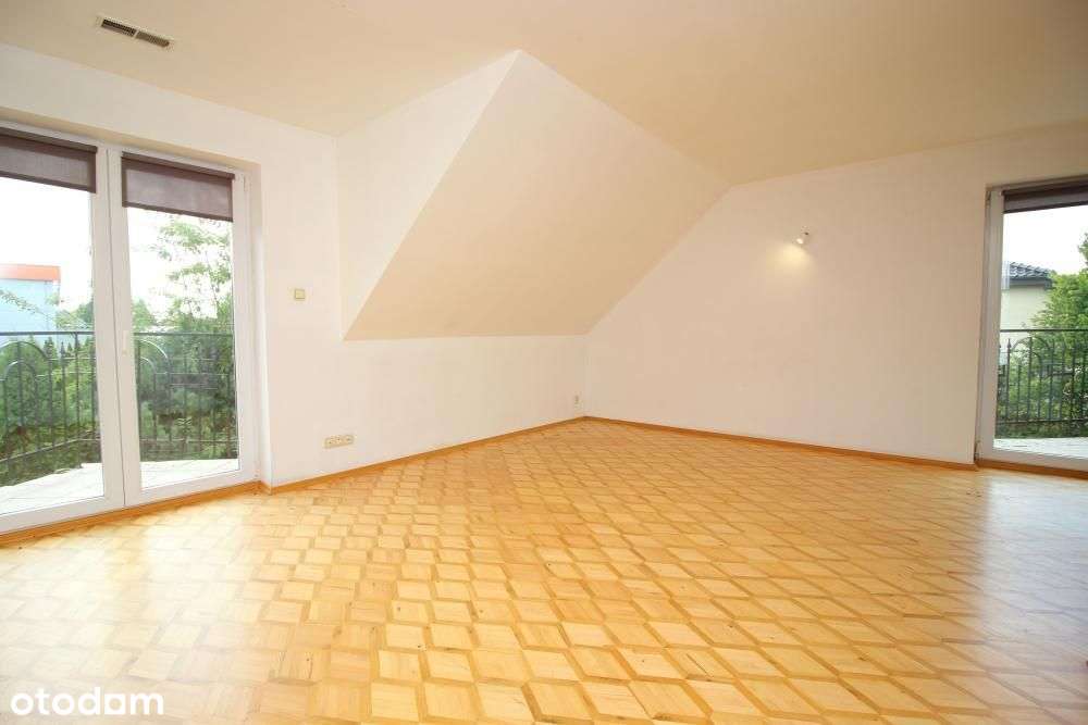 Dom wolnostojący z dużym ogrodem w spokojnej okolicy.-14