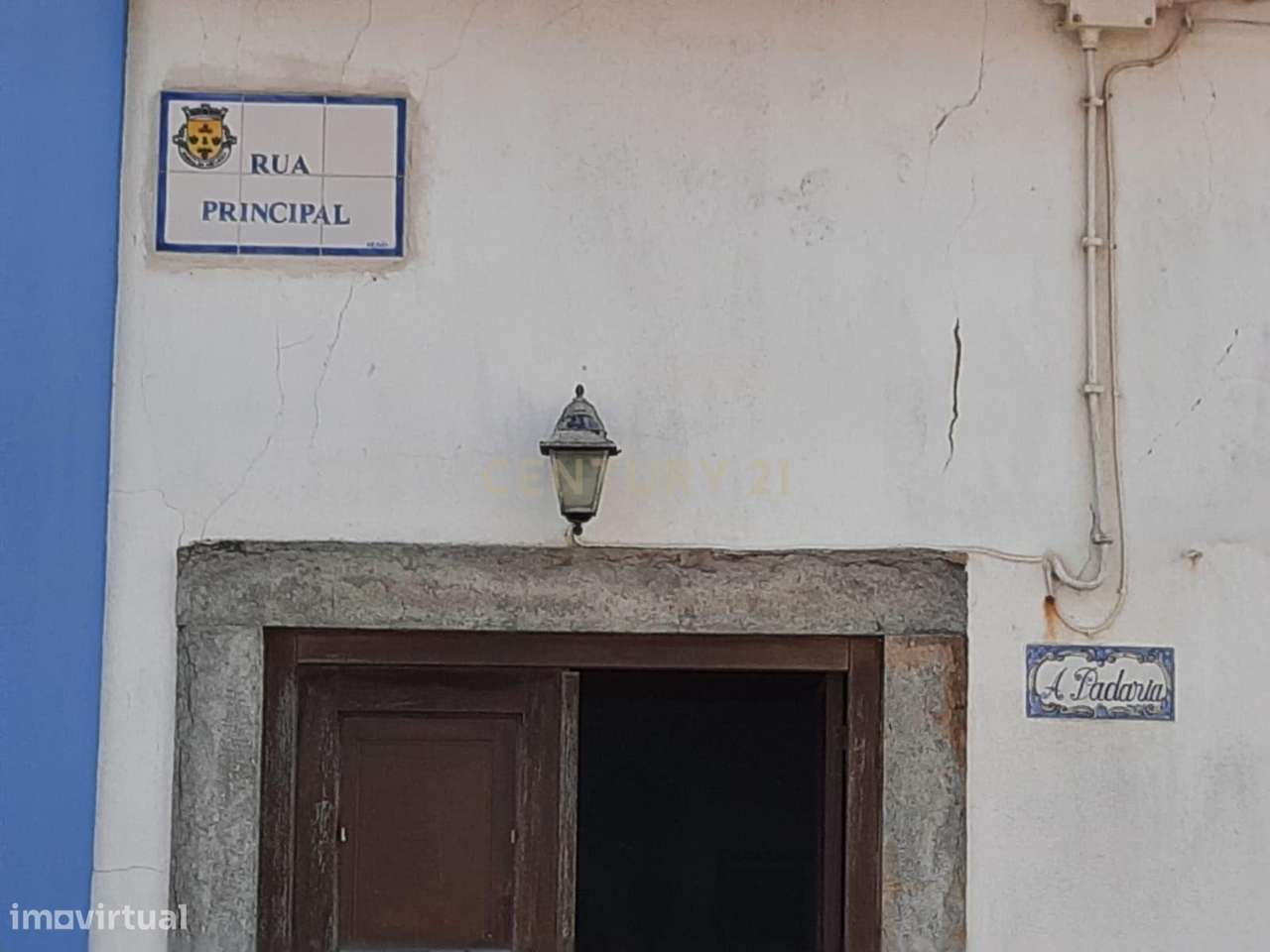 Moradia de carácter único, que preserva a sua identidade e o charme tí - Grande imagem: 2/46