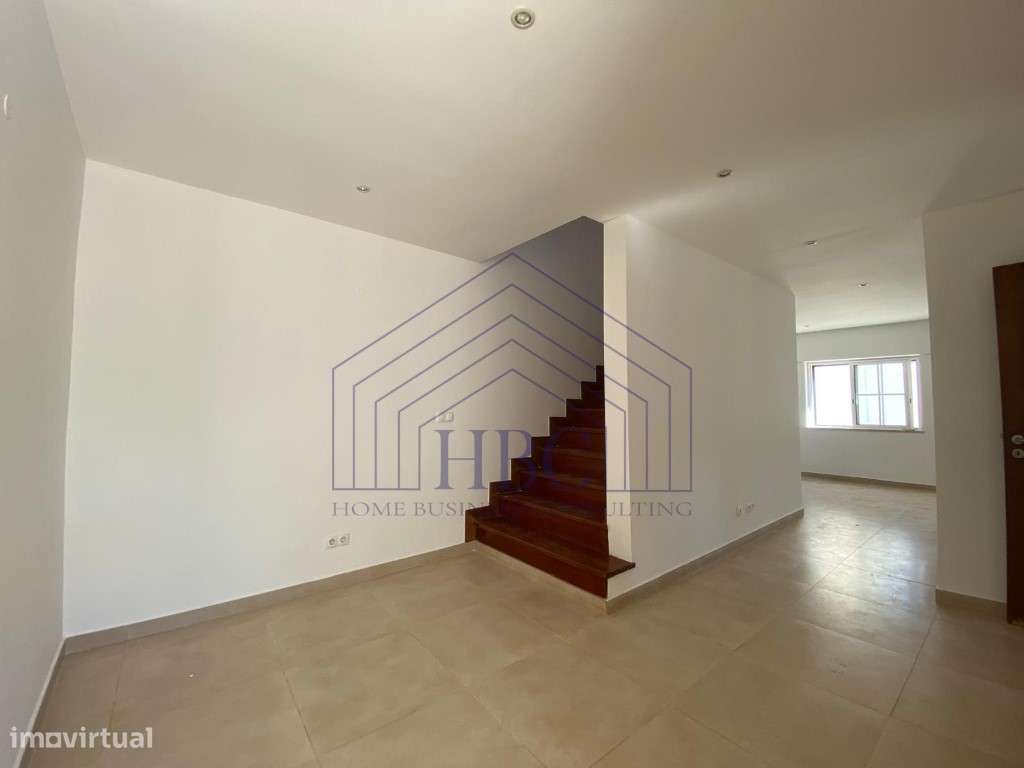 Moradia T4 com Amplo Jardim e Potencial de Remodelação em Alcabidec...-6