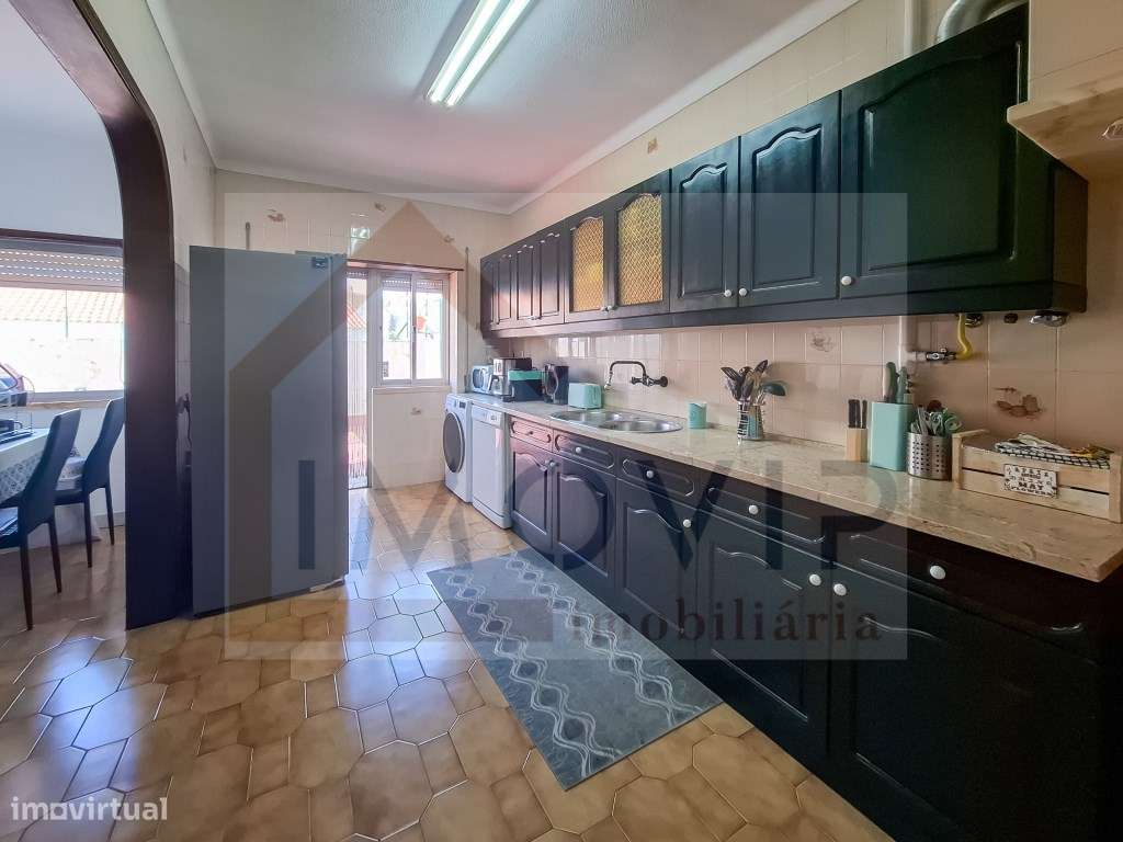 Apartamento T3 com terraço no Montijo (centro)-11
