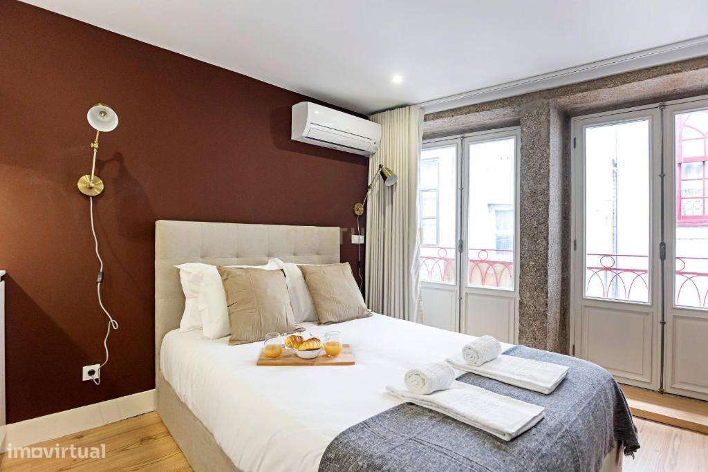 Prédio totalmente reabilitado com 5 apartamentos T0, no Centro Históri-30