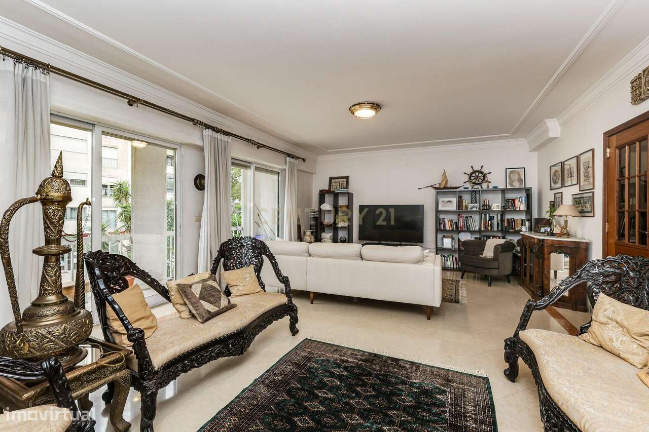 T4 Benfica com garagem para 2 carros - Grande imagem: 4/31