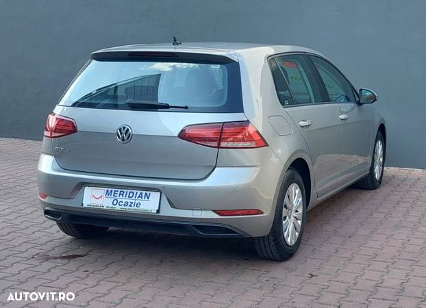 Volkswagen Golf - 5