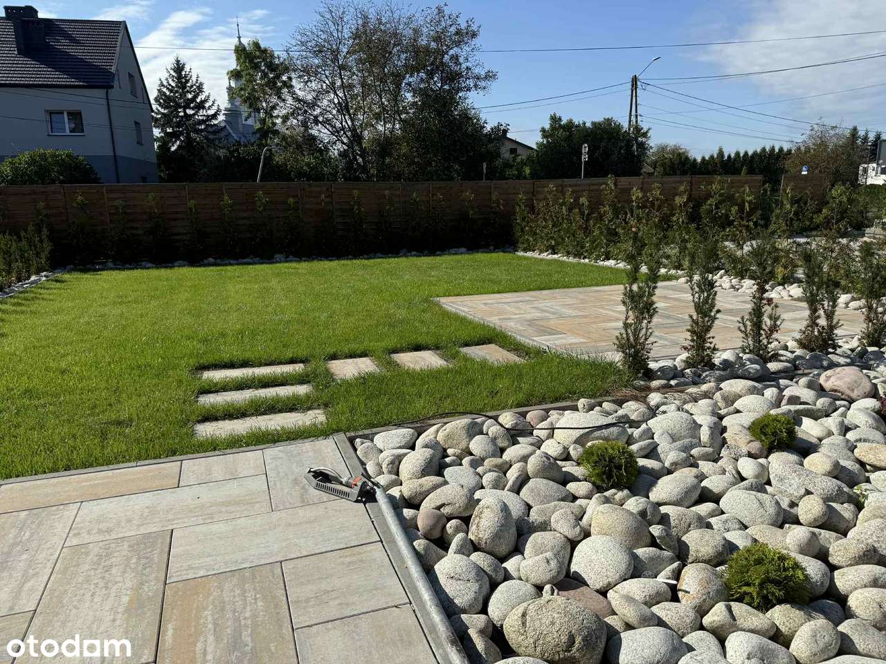 Nowoczesne mieszkanie z ogródkiem i sutereną – Chełm Śląski-4