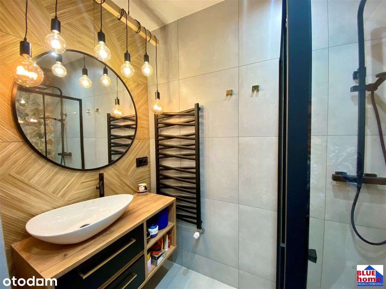 Dom z świetnej lokalizacj z tarasem i garażem.-11