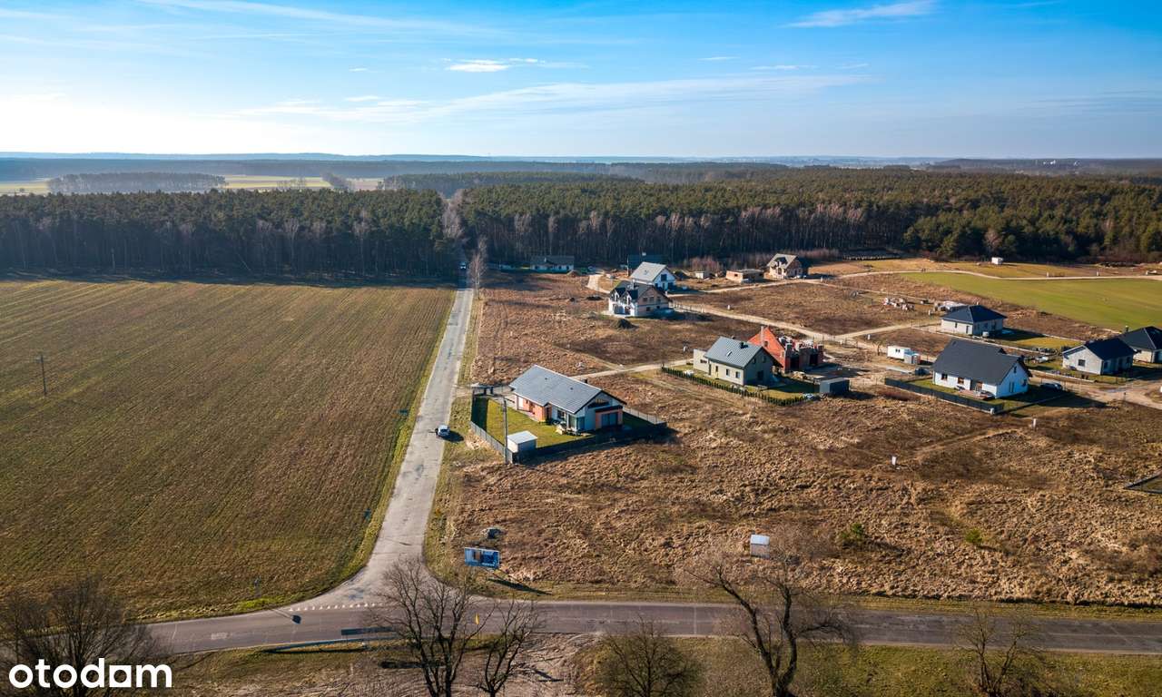 Działka 795 m² z mediami w spokojnej okolicy-3