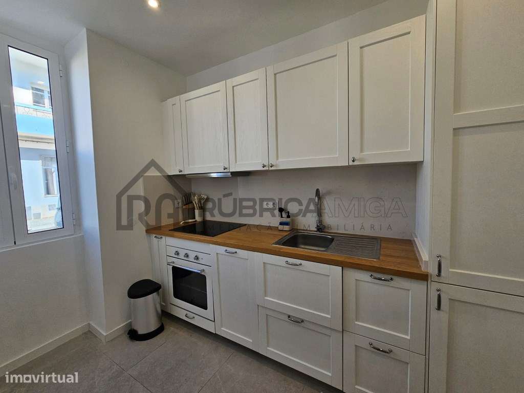 Moradia V2 em Loulé renovada com terraço e logradouro-7