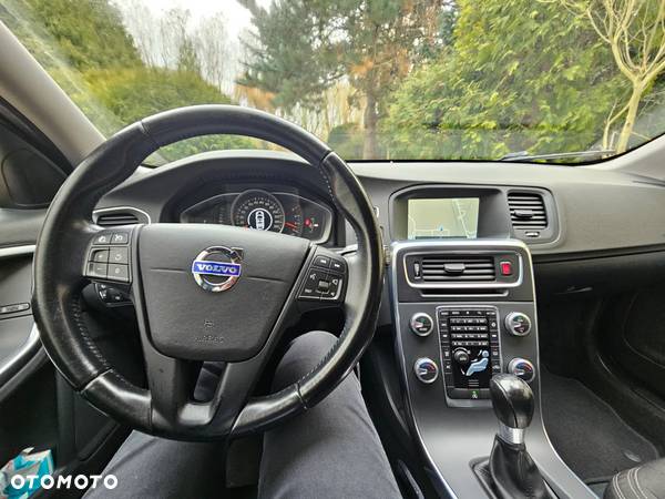 Volvo V60 D2 Momentum - 13