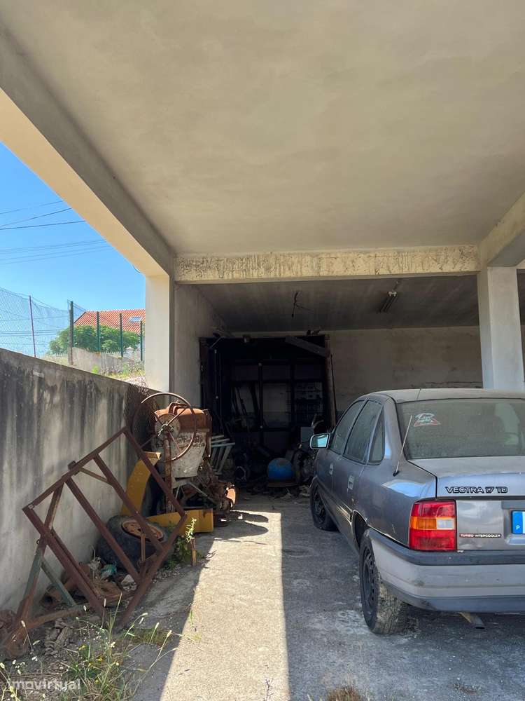 Imóvel com Diversas Possibilidades de Desenvolvimento em Alburitel-54