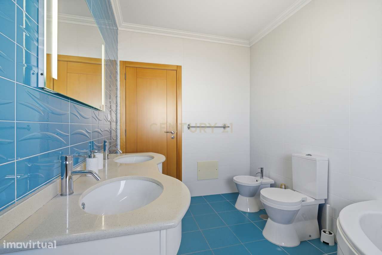 Moradia T5 com Garagem e Piscina em Miragaia, Lourinhã-20