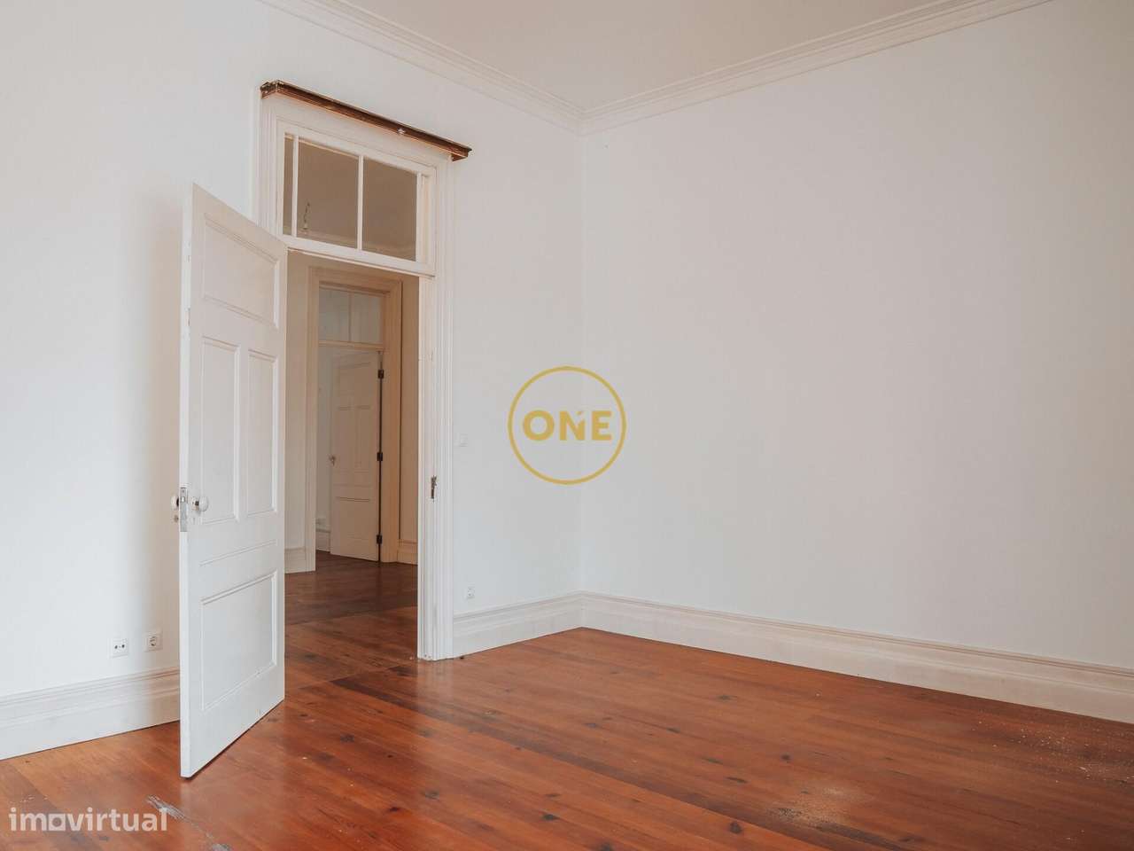 PRÉDIO NO CENTRO DA CIDADE PONTA DELGADA - Grande imagem: 4/10