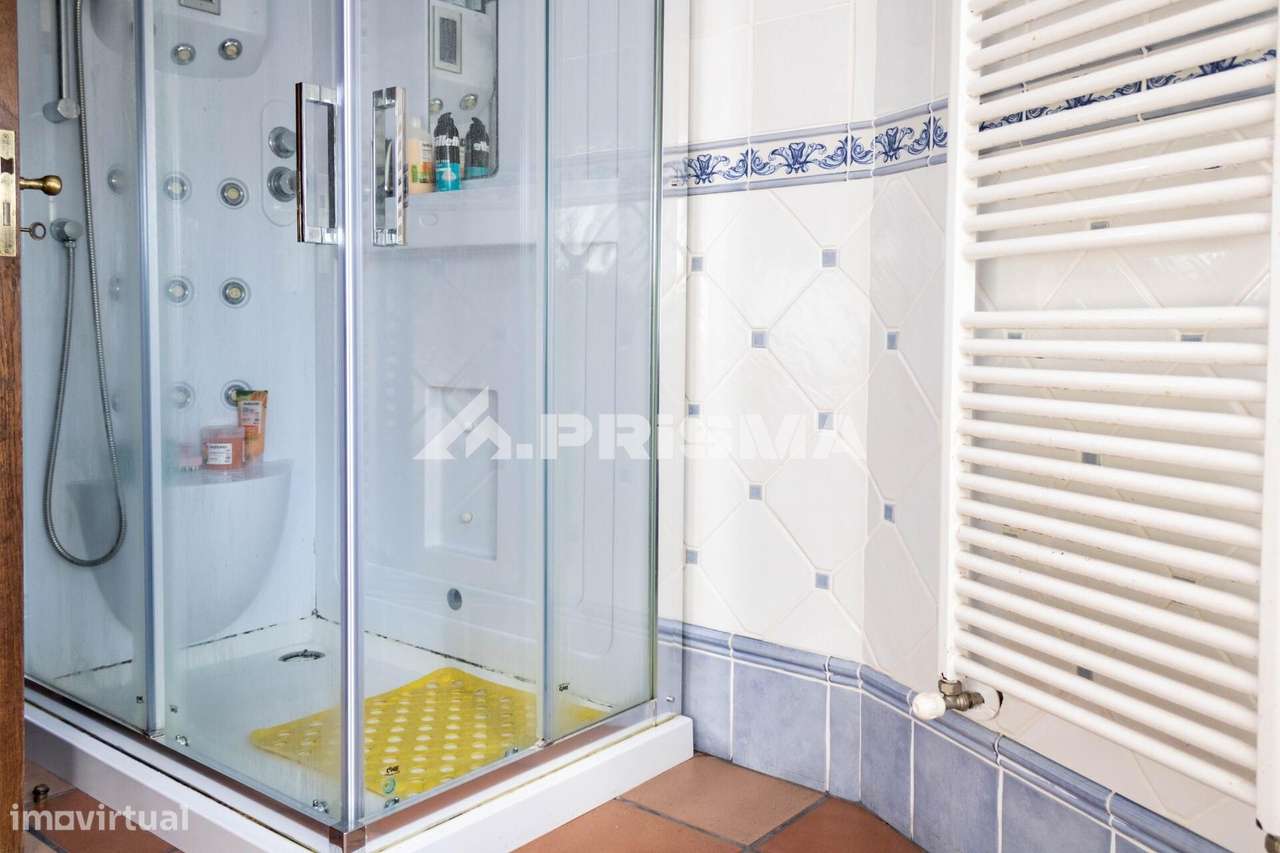 Moradia T5 para Venda em C. Branco-30