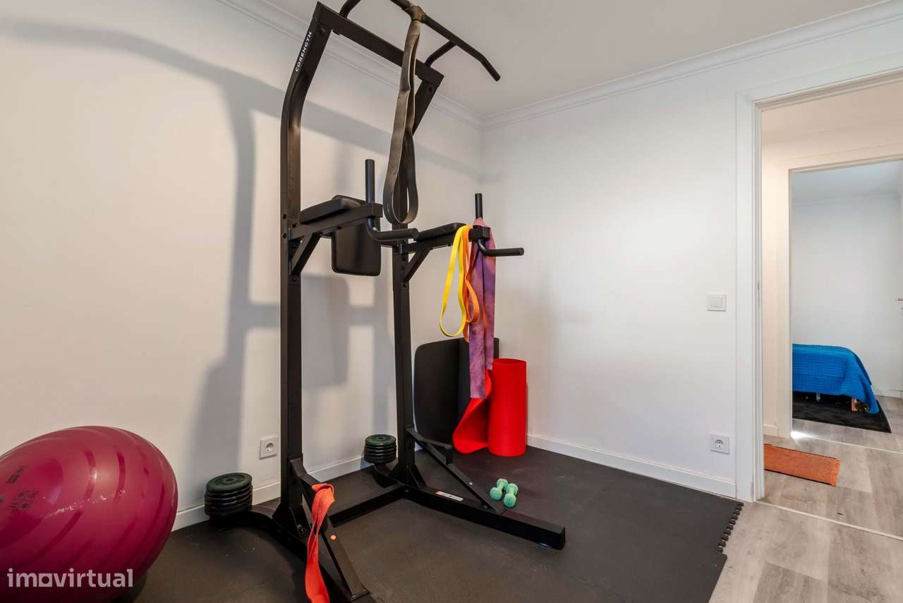 Apartamento T3+1 com Terraço e 3 Wcs em Galamares, Sintra-16