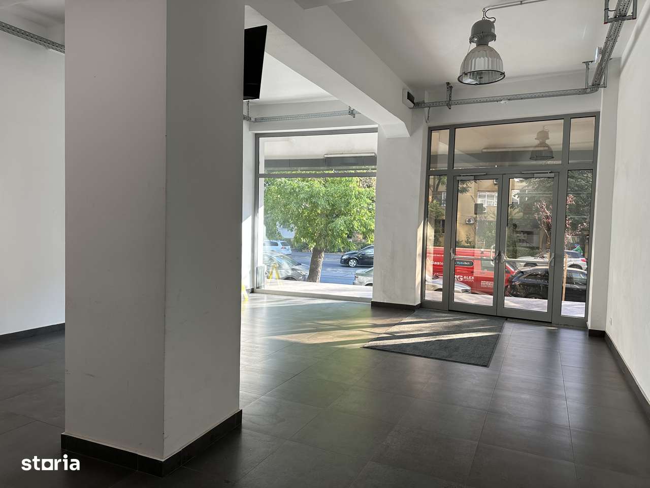 Spatii de birouri de la 300 mp - Imagine principală: 3/8
