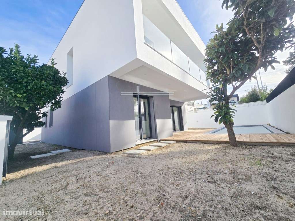 Moradia Isolada com piscina e garagem - Aroeira-37